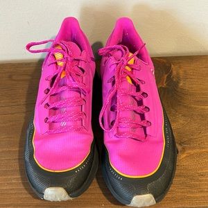 NIKE ZOOM SHIELD  running shoe pink size 8.5